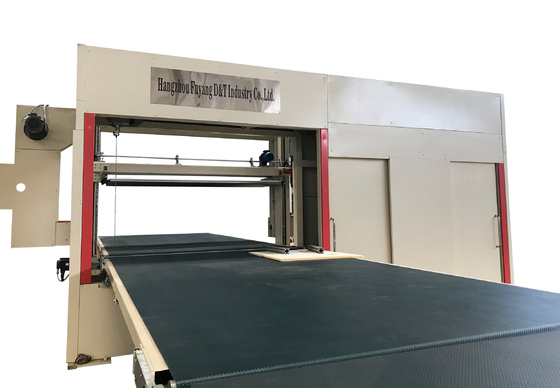 Mesin Pemotong Spons CNC Tegak 40m / Min Bentuk 3D Untuk Busa Fleksibel
