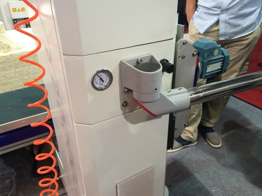Mesin Pemotong Pisau Berosilasi Horizontal 4kw 380V Untuk Spons